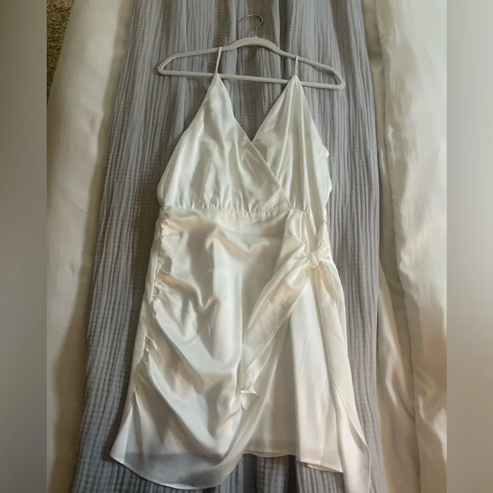 NWT WAYF V-Neck Sleeveless Tie Waist Wrap Mini Dress - Picture 5 of 5